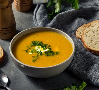 Mrkvová polévka s koriandrem