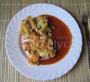 Zapékané těstoviny s rajskou omáčkou