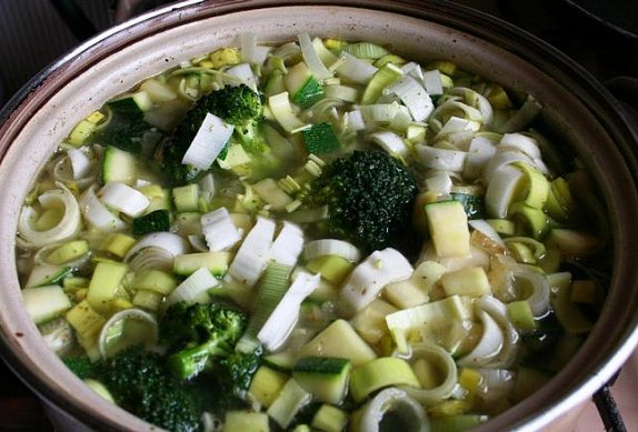 Brokolicovo-cuketová krémová polévka