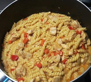 Těstoviny s kuřecím masem