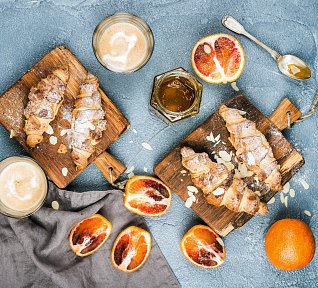 Croissanty s mandlovou náplní