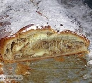 Plundrový závin s ořechy a čokoládou