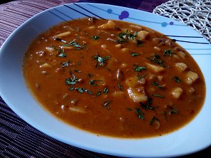 Gulášová polévka s hlívou ústřičnou