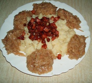 Halušky se zelím a vařeným masem