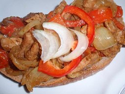 Cibulovo-paprikové kořeněné maso