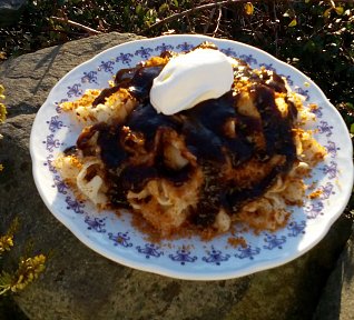 Perníkové nudle (těstoviny) s povidlovým přelivem