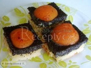 Makový koláč s meruňkami