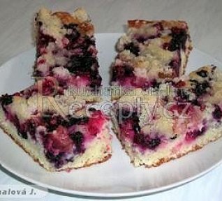 Xtý jogurtový koláč s ovocem a drobenkou