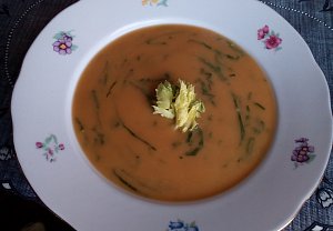 Bramborová / batátová krémová polévka s medvědím česnekem