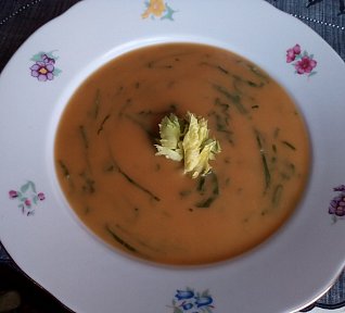 Bramborová / batátová krémová polévka s medvědím česnekem