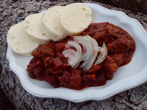 Masový guláš s řepou