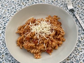 Těstoviny s česnekem a slaninkou