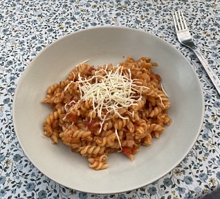 Těstoviny s česnekem a slaninkou