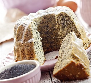 Hrnková bábovka s citronovou kůrou a mákem