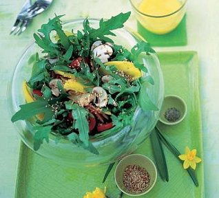 Salát z rukoly a manga s pikantní zálivkou