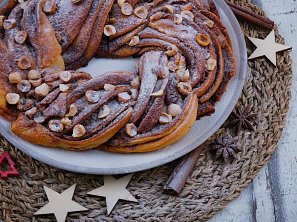 Kringel s lískovými ořechy z Remosky