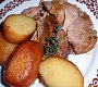 Česnekovo-tymiánová pečeně s bramborem na víně