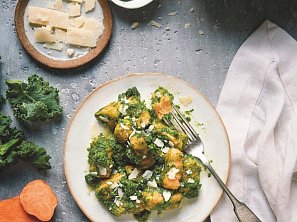 Gnocchi z batátů s pestem z kadeřávku