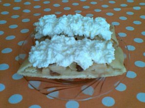 Šlehačkový jablkový závin