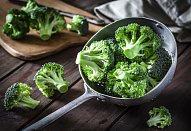 Brokolice s křupavou cizrnou
