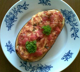 Lilek s rajčaty a sýrem