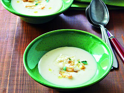 Květáková polévka s parmazánem