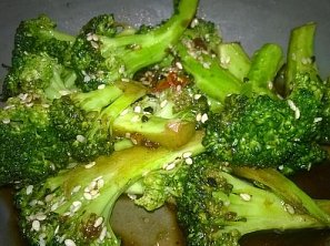 Brokolice se sezamem a sojovou omáčkou