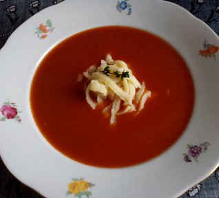 Rajská polévka se špeclemi Rajská polévka se špeclemi