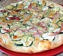 Bílá pizza s cuketou