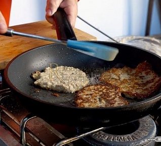 Bramborák z kapřího masa Bramborák z kapřího masa