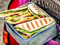Panini s pestem a parmskou šunkou