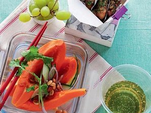 Rybí nugetky se salátem