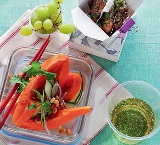 Rybí nugetky se salátem