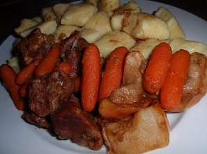 Pečená plec (nejen) s jablky Pečená plec (nejen) s jablky