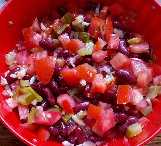 Rajčatový salát s fazolemi