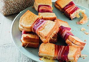 Sýrovo-šunkové toasty