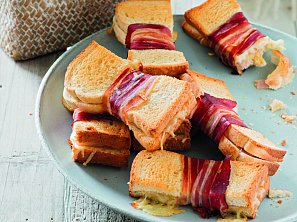 Sýrovo-šunkové toasty