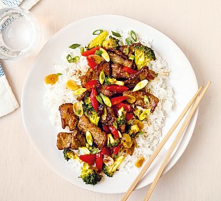 Křupavé hovězí nudličky s brokolicí