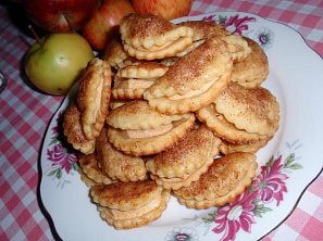 Jablečné žabí tlamičky se skořicí