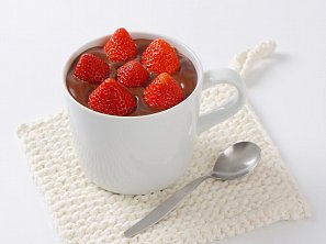 Čokoládová pěna s jahodami