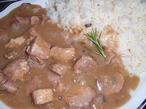 Bylinkový krůtí guláš se žampiony