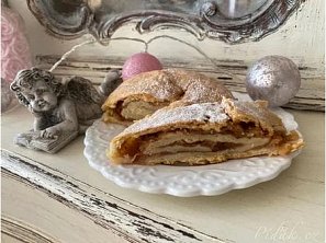 Jablečný závin (štrúdl)