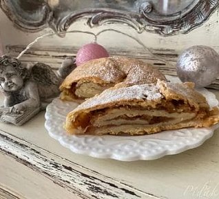 Jablečný závin (štrúdl)