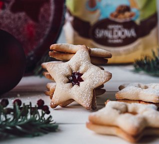 Linecké cukroví ze špaldové mouky Linecké cukroví ze špaldové mouky