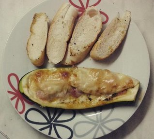 Zapékané cukety s kuřecím masem