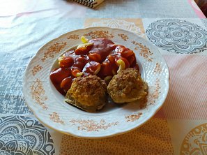 Rajská omáčka s vepřovými kuličkami