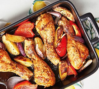 Kuřecí paličky s pečenou zeleninou a bramborami