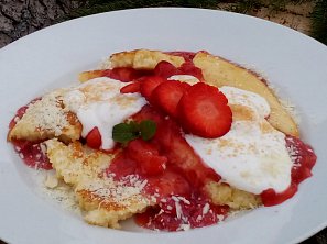 Trhanec s jahodovým (ovocným) přelivem