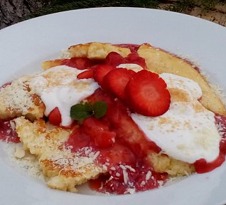 Trhanec s jahodovým (ovocným) přelivem