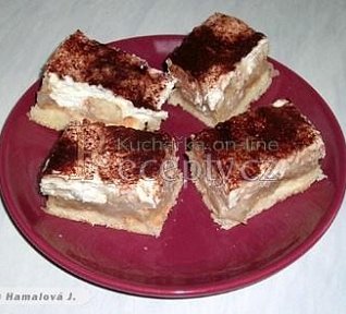 Smetanovo kokosový jablečný moučník Smetanovo kokosový jablečný moučník